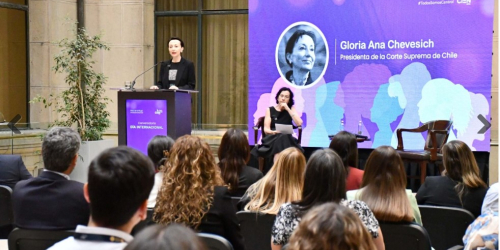 Presidenta de la Corte Suprema aborda desafíos de las mujeres en cargos de poder en conversatorio en el Banco Central